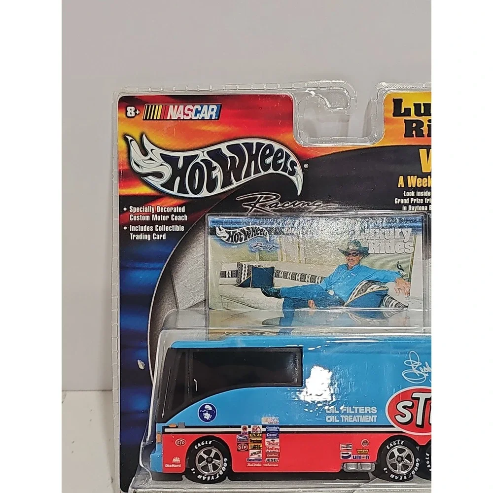 2002 Hot Wheels Racing NASCAR Luxury Rides Richard Petty Motor Coach #B0545 NIP